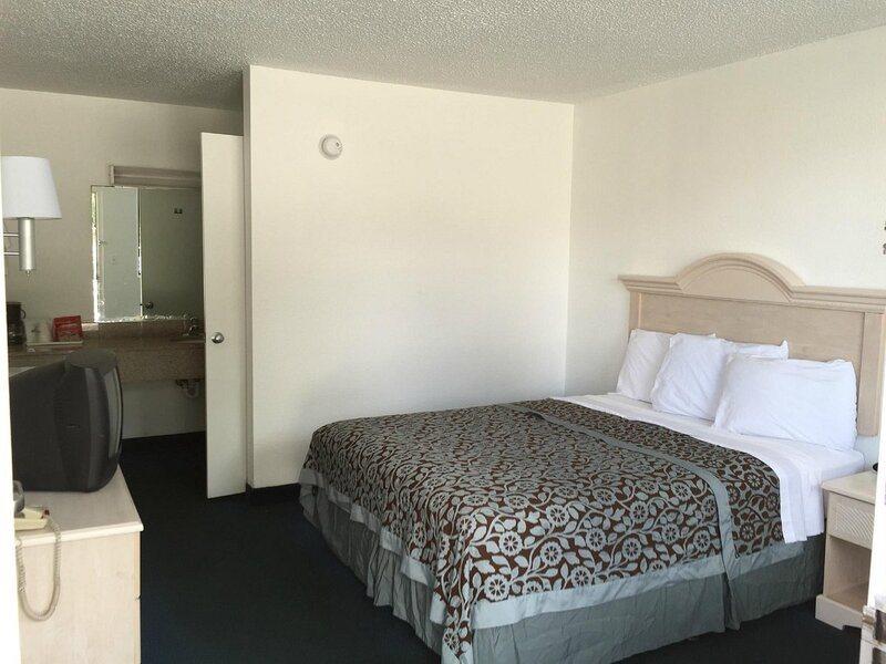Days Inn Pensacola North Ferry Pass ภายนอก รูปภาพ