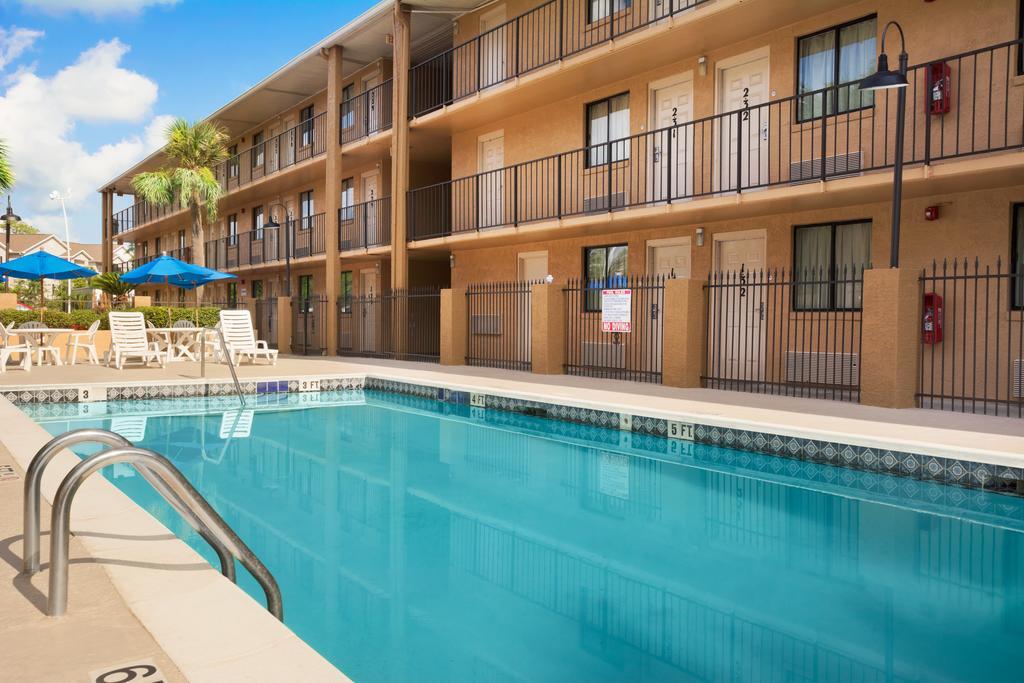 Days Inn Pensacola North Ferry Pass ภายนอก รูปภาพ