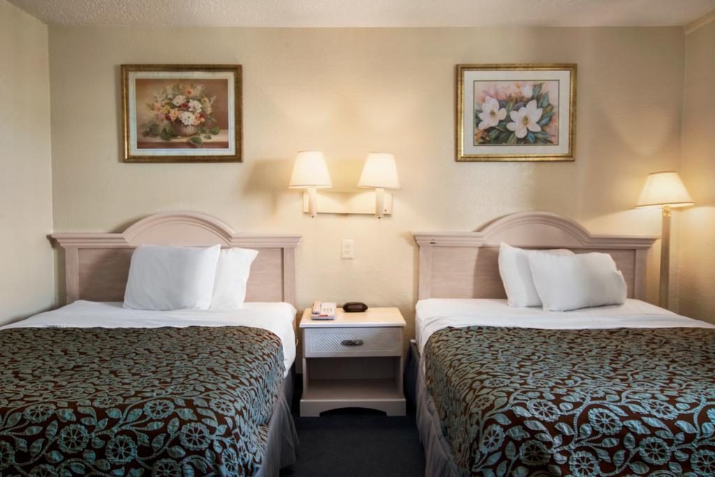 Days Inn Pensacola North Ferry Pass ภายนอก รูปภาพ