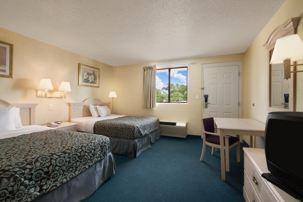 Days Inn Pensacola North Ferry Pass ภายนอก รูปภาพ