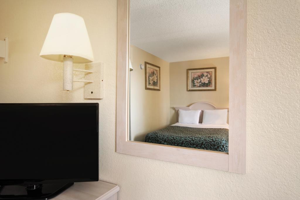 Days Inn Pensacola North Ferry Pass ภายนอก รูปภาพ