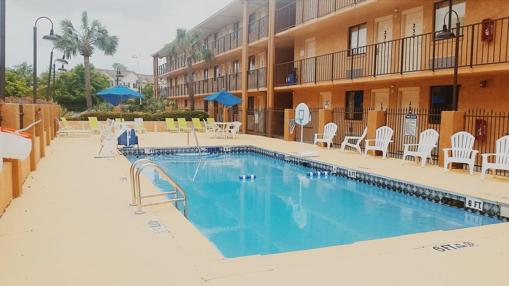 Days Inn Pensacola North Ferry Pass ภายนอก รูปภาพ